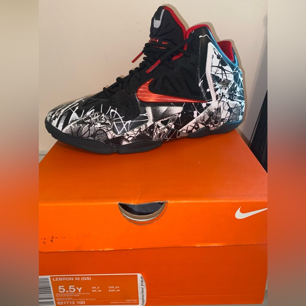 LEBRON XI